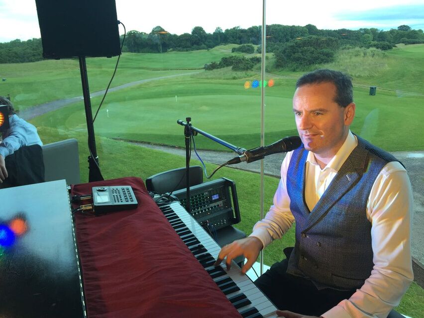 Small wedding Music , piano man Sean de Burca, entartaining at castlemartyr resort , Cork Ireland